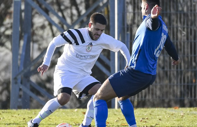 Mit vollem Einsatz will Nikola Ristomanov (links) mit der SGM Nussdorf/Roßwag bei der SGM Riexingen gewinnen. <span class='image-autor'>Foto: Leitner</span>