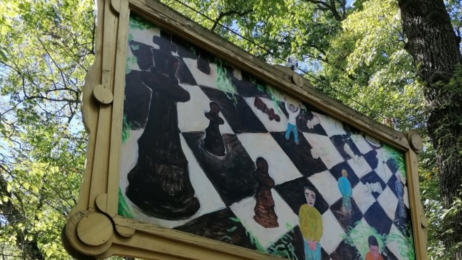 Die „Ausstellung im Wald“ ist inzwischen nicht mehr zu bewundern.