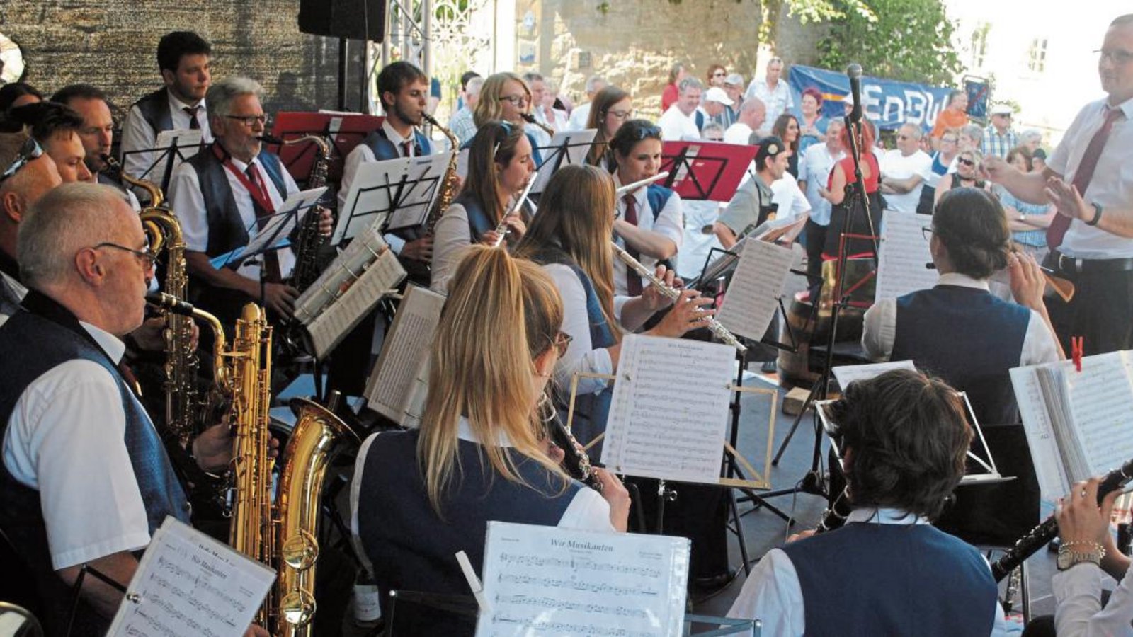 Der Musikverein Illingen sorgt bei der Festeröffnung für gute Laune. Fotos: Stahlfeld Der Musikverein Illingen sorgt bei der Festeröffnung für gute Laune. Fotos: Stahlfeld