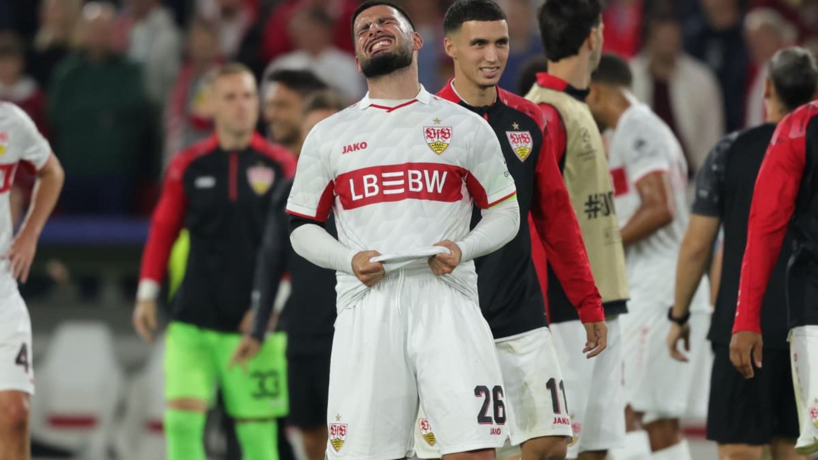 Der VfB-Kapitän Deniz Undav ärgert sich noch nach dem Abpfiff über eine vergebene Torchance.Baumann/Volker Mueller Der VfB-Kapitän Deniz Undav ärgert sich noch nach dem Abpfiff über eine vergebene Torchance.Baumann/Volker Mueller
