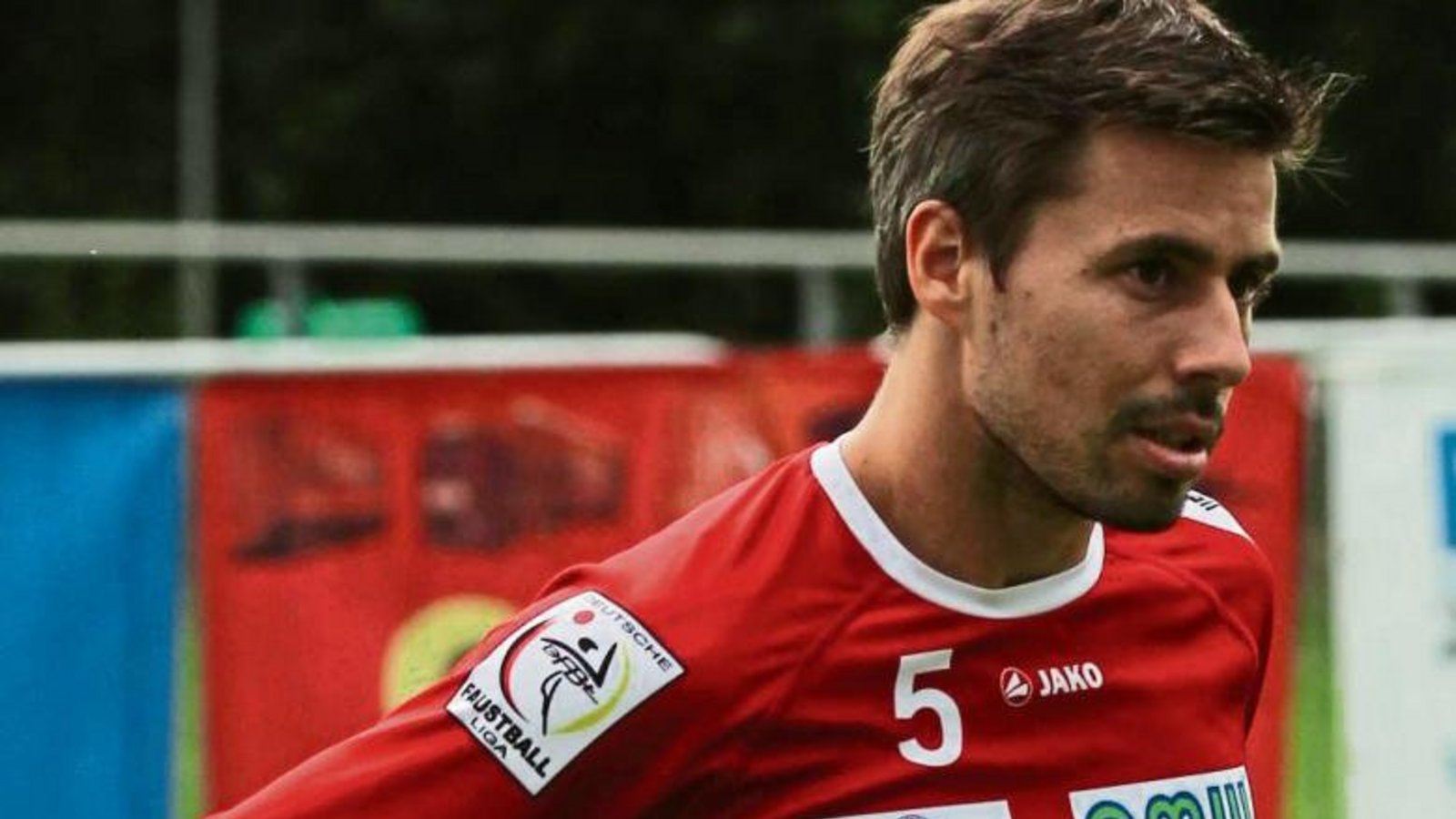 Der Rücken zwickt immer noch: Schon seit Wochen plagt sich TVV-Allrounder Michael Marx mit Problemen im Lendenwirbelbereich herum. Foto: Nachreiner Der Rücken zwickt immer noch: Schon seit Wochen plagt sich TVV-Allrounder Michael Marx mit Problemen im Lendenwirbelbereich herum. Foto: Nachreiner