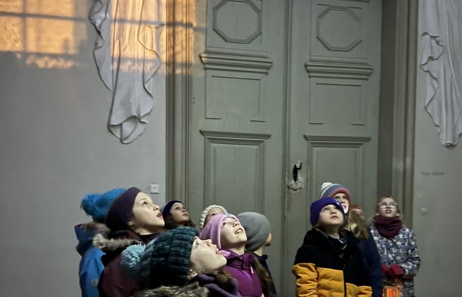 Da gibt’s was zu staunen: Roßwager Grundschüler im Residenzschloss. <span class='image-autor'>Foto: p</span>