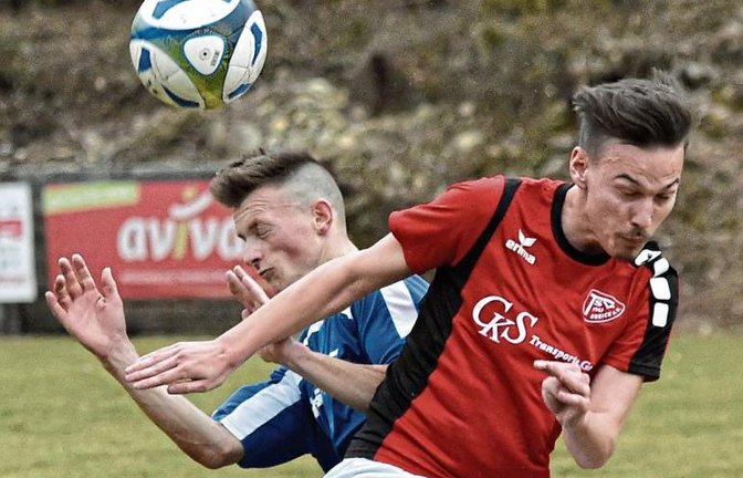 Mit Granit Isafi (hinten) hofft der FC Gündelbach, gegen Lomersheim II zu bestehen.  Foto: Leitner