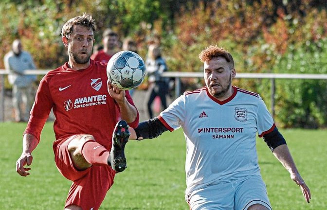 Felix Abel (links) stehen mit dem SV Horrheim anspruchsvolle, aber auch reizvolle Aufgaben bevor. Bis zum Geburtstag des Trainers soll der SVH die Tabellenspitze erklommen haben. Foto: Leitner