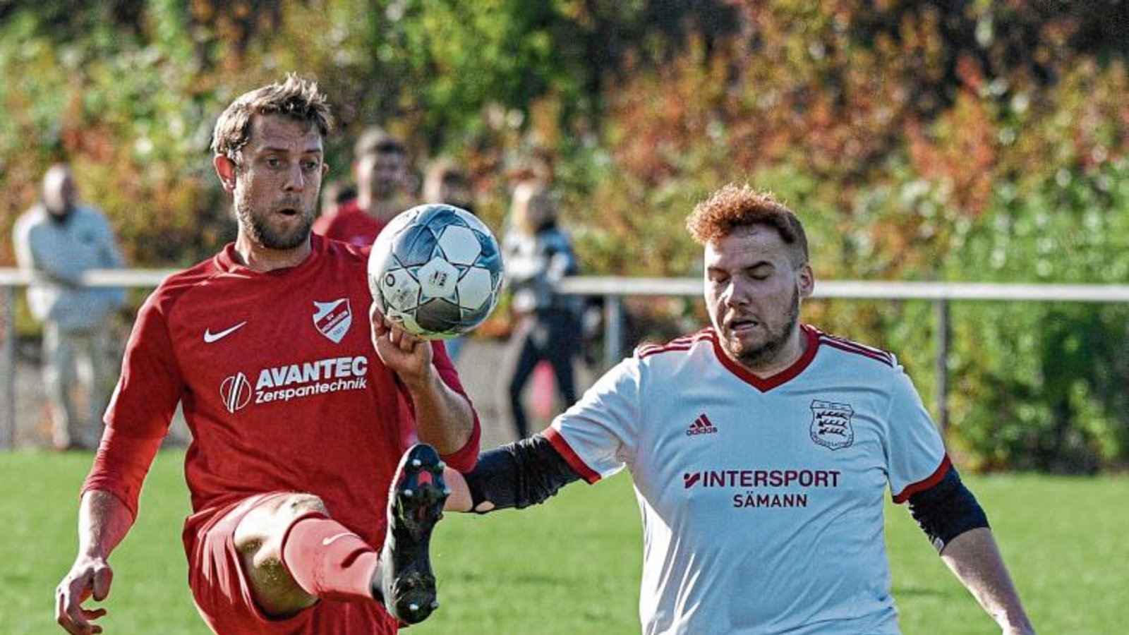 Felix Abel (links) stehen mit dem SV Horrheim anspruchsvolle, aber auch reizvolle Aufgaben bevor. Bis zum Geburtstag des Trainers soll der SVH die Tabellenspitze erklommen haben. Foto: Leitner Felix Abel (links) stehen mit dem SV Horrheim anspruchsvolle, aber auch reizvolle Aufgaben bevor. Bis zum Geburtstag des Trainers soll der SVH die Tabellenspitze erklommen haben. Foto: Leitner