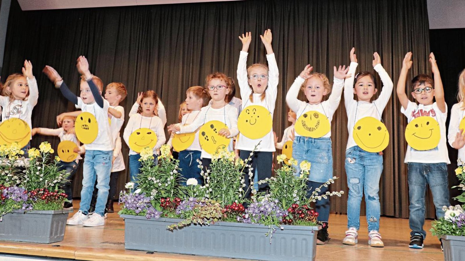 Mit dem Liedern der Vorschulkinder wachte Oberriexingen aus seinem Winterschlaf auf. Fotos: Gergen Mit dem Liedern der Vorschulkinder wachte Oberriexingen aus seinem Winterschlaf auf. Fotos: Gergen