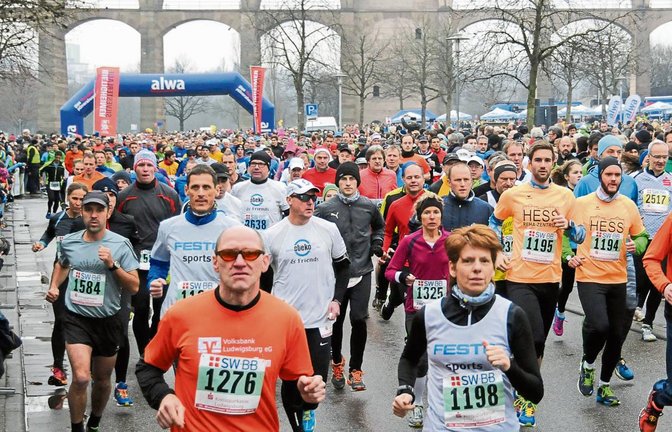 Vor der Kulisse des Eisenbahnviadukts werden am Samstag voraussichtlich wieder rund 3500 Athleten auf die 11,1-Kilometer-Strecke des Bietigheimer Silvesterlaufs gehen. Foto: privat