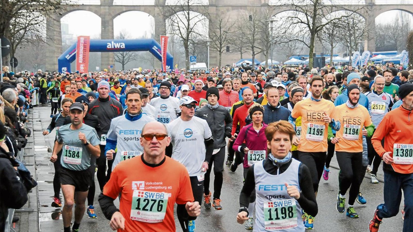 Vor der Kulisse des Eisenbahnviadukts werden am Samstag voraussichtlich wieder rund 3500 Athleten auf die 11,1-Kilometer-Strecke des Bietigheimer Silvesterlaufs gehen. Foto: privat Vor der Kulisse des Eisenbahnviadukts werden am Samstag voraussichtlich wieder rund 3500 Athleten auf die 11,1-Kilometer-Strecke des Bietigheimer Silvesterlaufs gehen. Foto: privat
