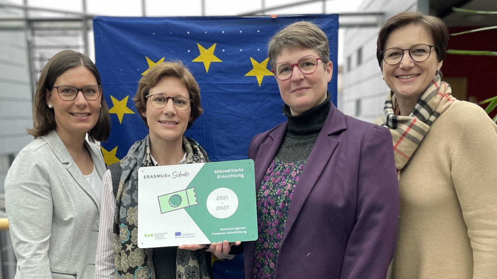 Freuen sich, ihre Zusammenarbeit vertiefen zu können: Bernadette Gall (Dritte von links, Collège du Truchtersheim) und (von links) Rebekka Walter, Abteilungsleiterin Carmen Förnzler und Katja Kranich. Foto: p Freuen sich, ihre Zusammenarbeit vertiefen zu können: Bernadette Gall (Dritte von links, Collège du Truchtersheim) und (von links) Rebekka Walter, Abteilungsleiterin Carmen Förnzler und Katja Kranich. Foto: p
