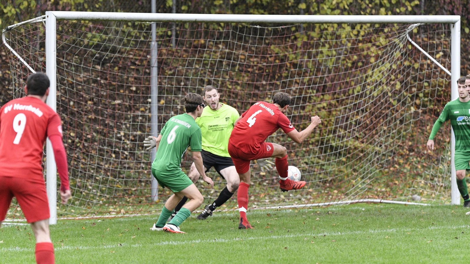 Felix Abel (Nummer vier) erzielt seinen zweiten von insgesamt vier Treffern beim 7:0-Erfolg des SV Horrheim gegen den VfL Gemmrigheim. Foto: Leitner Felix Abel (Nummer vier) erzielt seinen zweiten von insgesamt vier Treffern beim 7:0-Erfolg des SV Horrheim gegen den VfL Gemmrigheim. Foto: Leitner