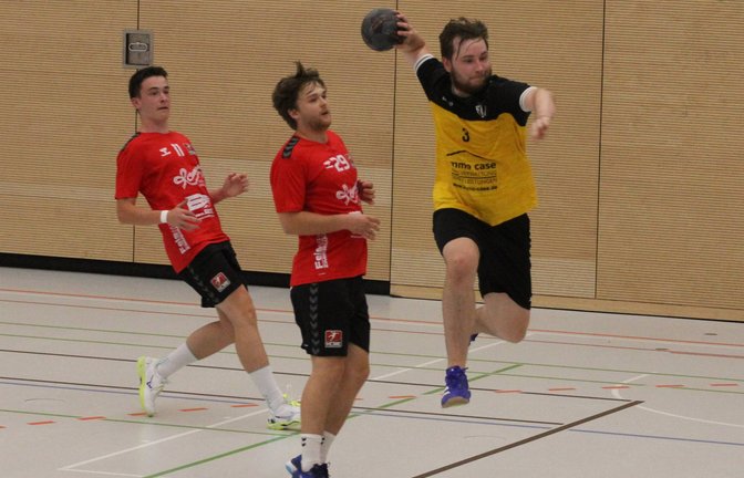 Zwei Tore hat Nils Schutte (rechts) zum Heimerfolg des TSV Oberriexingen beigetragen. Archivfoto: Dittrich