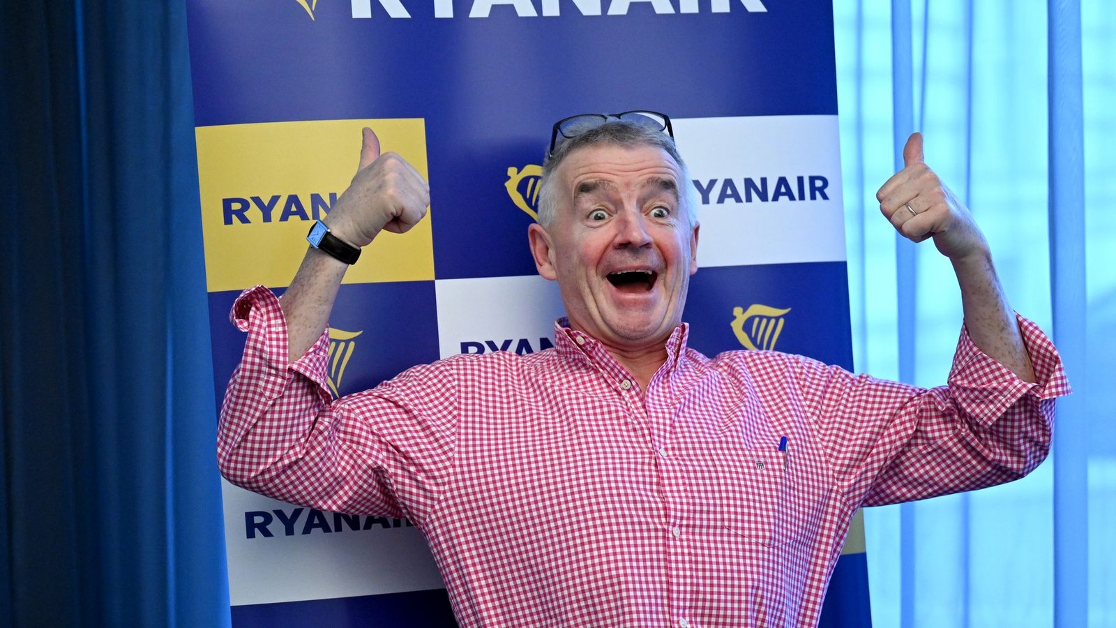 Ryanair-Chef Michael O'Leary beugt sich "widerwillig" Fluggastrechten britischer und europäischer Behörden.Foto: Roland Schlager/APA/dpa