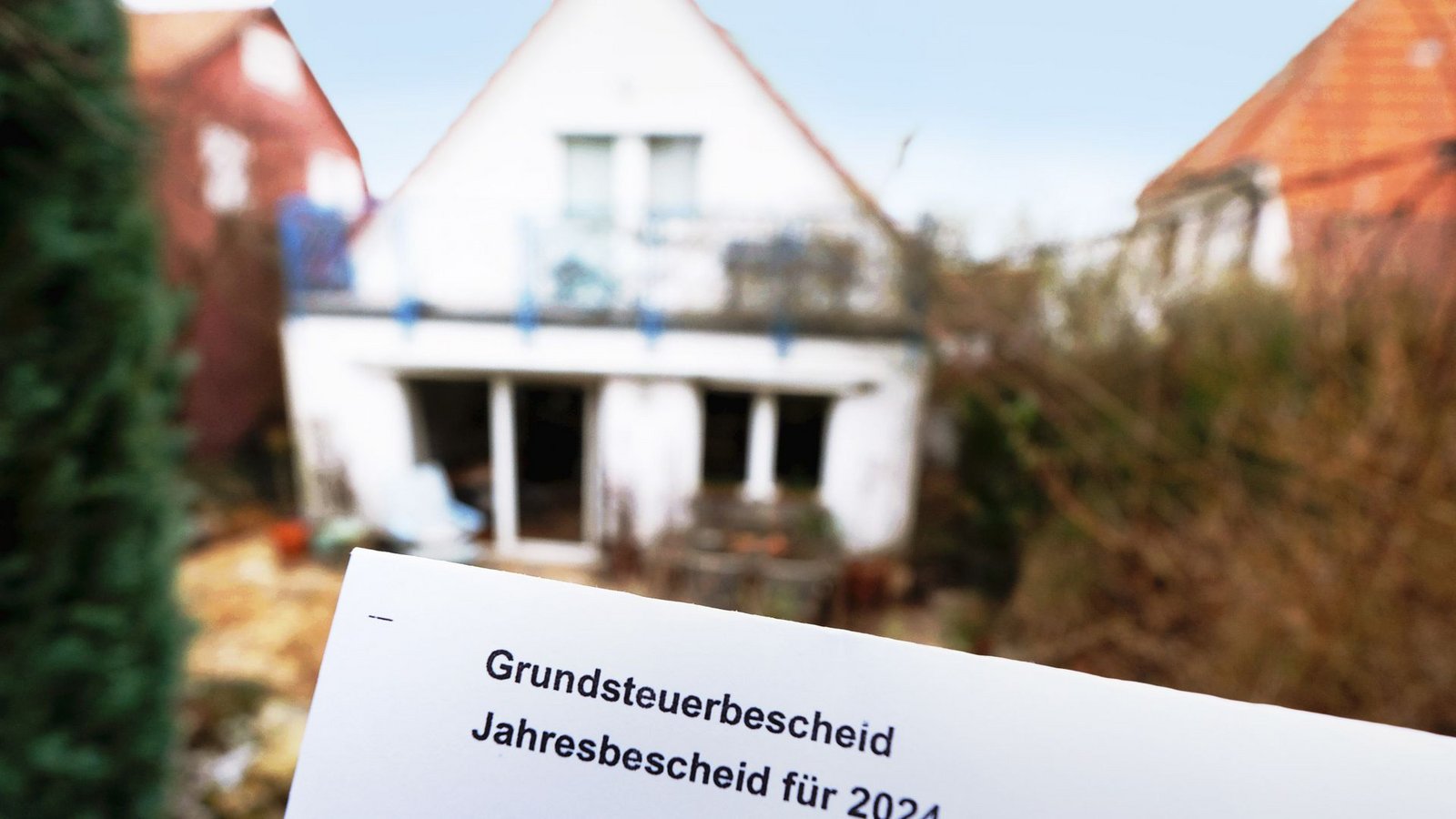 Glück haben Immobilienbesitzer, die nur eine Mini-Grundsteuer zahlen müssen. Lästig kann das aber auch sein.Foto: dpa Glück haben Immobilienbesitzer, die nur eine Mini-Grundsteuer zahlen müssen. Lästig kann das aber auch sein.Foto: dpa