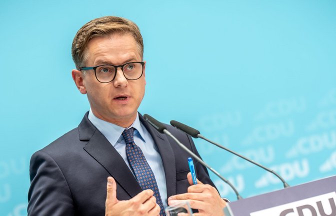 CDU-Generalsekretär Carsten Linnemann findet kein Beifall bei der SPD für seine Steuerreformpläne.<span class='image-autor'>Foto: Michael Kappeler/dpa</span>