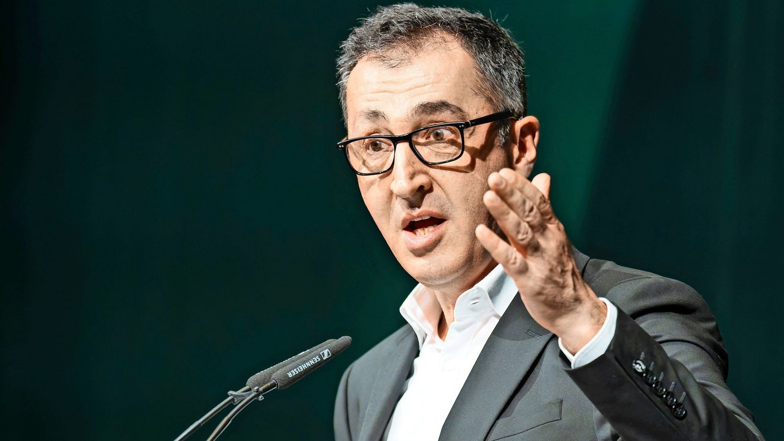 Auf der Aufholjagd: Cem Özdemir will sich bei der Landtagswahl noch auf Platz eins schieben.Foto: Silas Stein/dpa Auf der Aufholjagd: Cem Özdemir will sich bei der Landtagswahl noch auf Platz eins schieben.Foto: Silas Stein/dpa