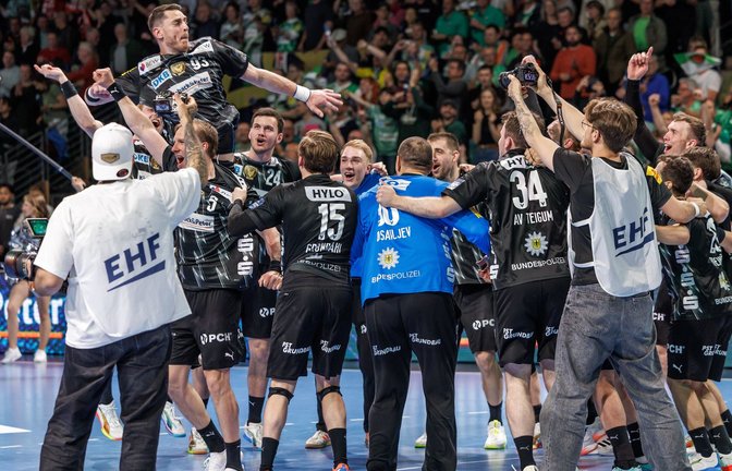 Die Füchse Berlin feierten ausgelassen den Halbfinal-Einzug.<span class='image-autor'>Foto: Andreas Gora/dpa</span>