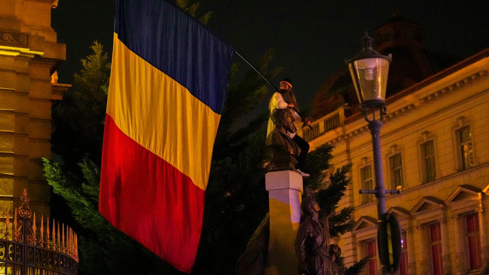 In Rumänien ist eine Autofahrerin mit zu hohem Tempo gestoppt worden. (Symboldbild)Foto: Vadim Ghirda/AP/dpa