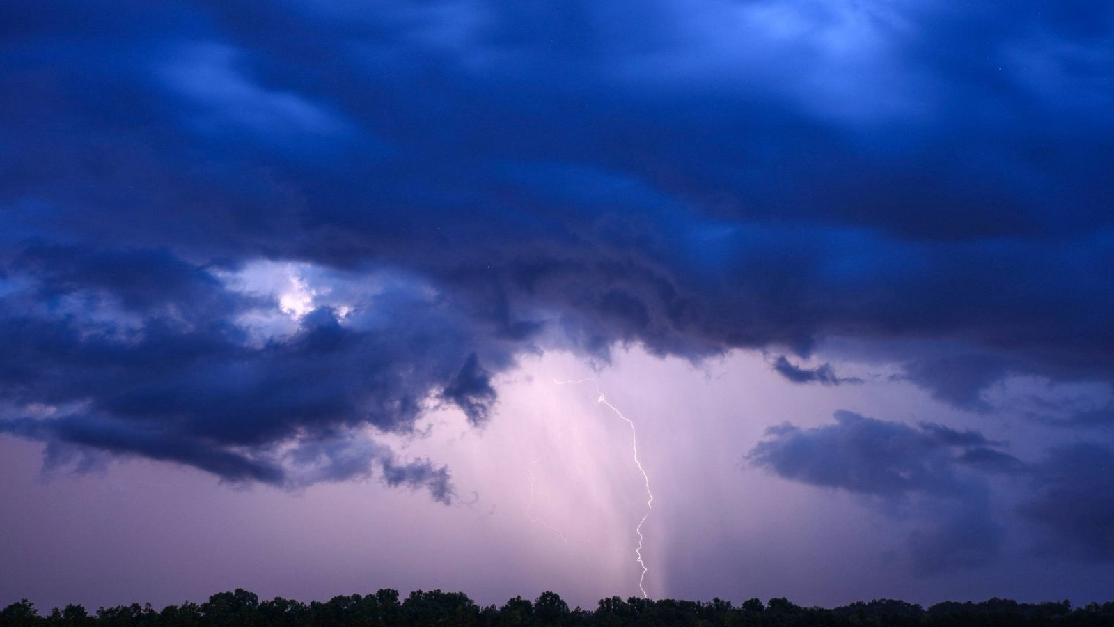 Nach der Hitze folgen Unwetter im Südwesten. Der Deutsche Wetterdienst gibt einen Ausblick.Foto: IMAGO/onw-images/IMAGO/Alexander Wolf