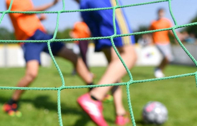 Alle Fußballspiele am Wochenende fallen aus.<span class='image-autor'>Foto: dpa/Uwe Anspach</span>