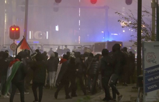 Auf Amsterdams Straßen kam es zu Jagdszenen.<span class='image-autor'>Foto: dpa/RTL Nieuws</span>