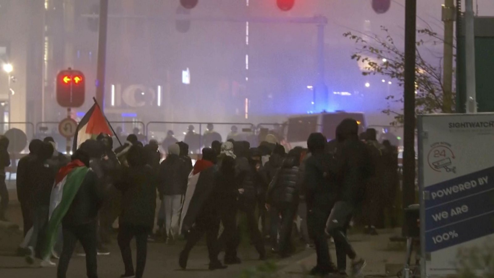 Auf Amsterdams Straßen kam es zu Jagdszenen.Foto: dpa/RTL Nieuws Auf Amsterdams Straßen kam es zu Jagdszenen.Foto: dpa/RTL Nieuws
