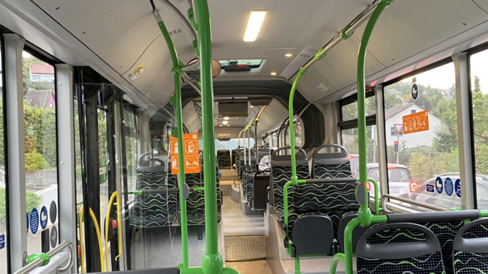 Im Bus herrscht manchmal auch Leere.