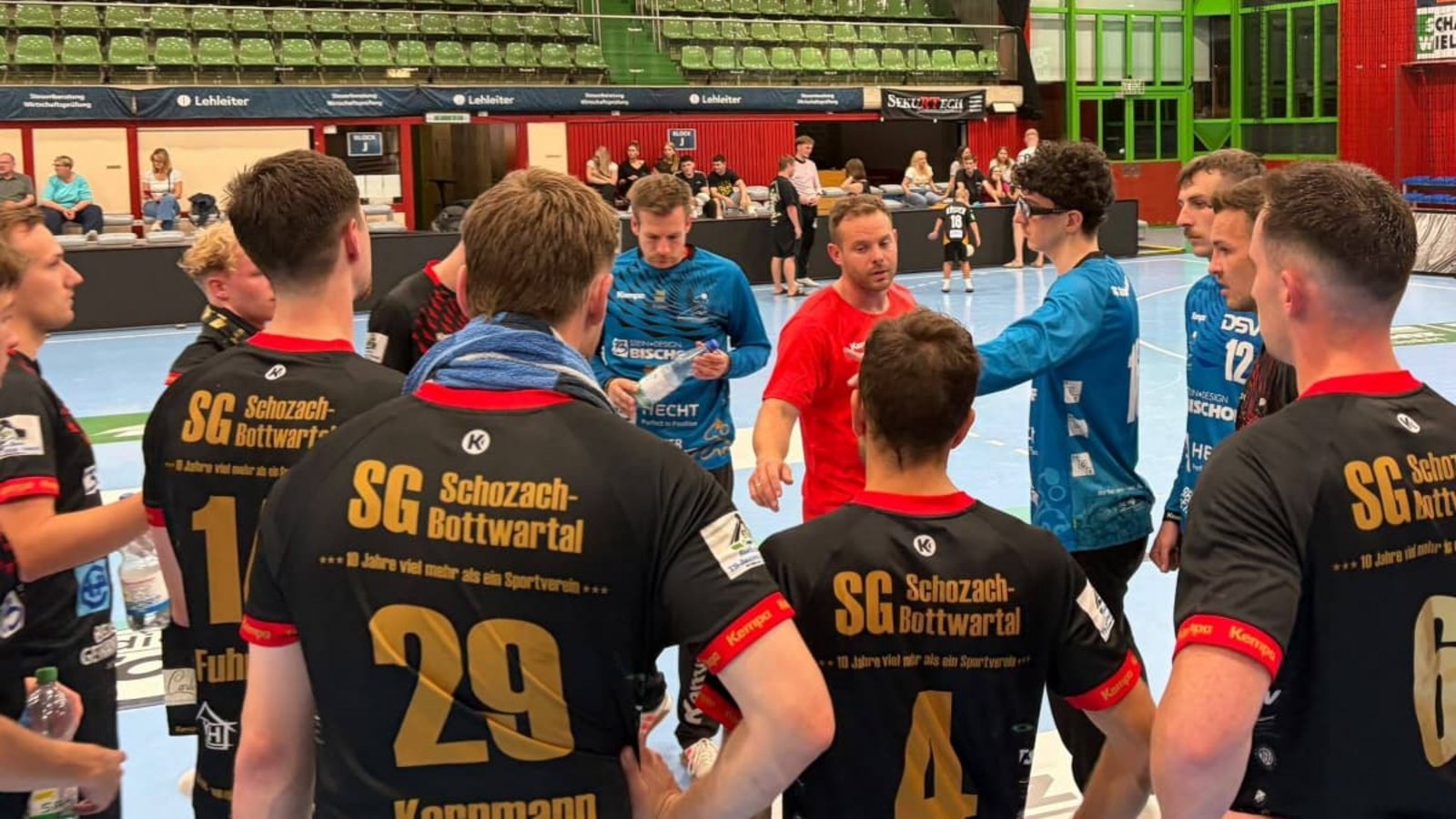 Drei Wochen vor dem Saisonstart feilt SGSB- Coach Timo Stauch noch an der Abstimmung im Team.Melanie Bürkle Drei Wochen vor dem Saisonstart feilt SGSB- Coach Timo Stauch noch an der Abstimmung im Team.Melanie Bürkle