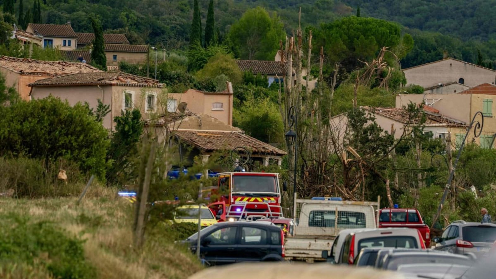 Am Montagnachmittag fegte ein Tornado über das Departement Aude hinweg und riss in der kleinen Gemeinde Pomas mehrere Dächer ab.Idriss Bigou-Gilles/AFP/dpa