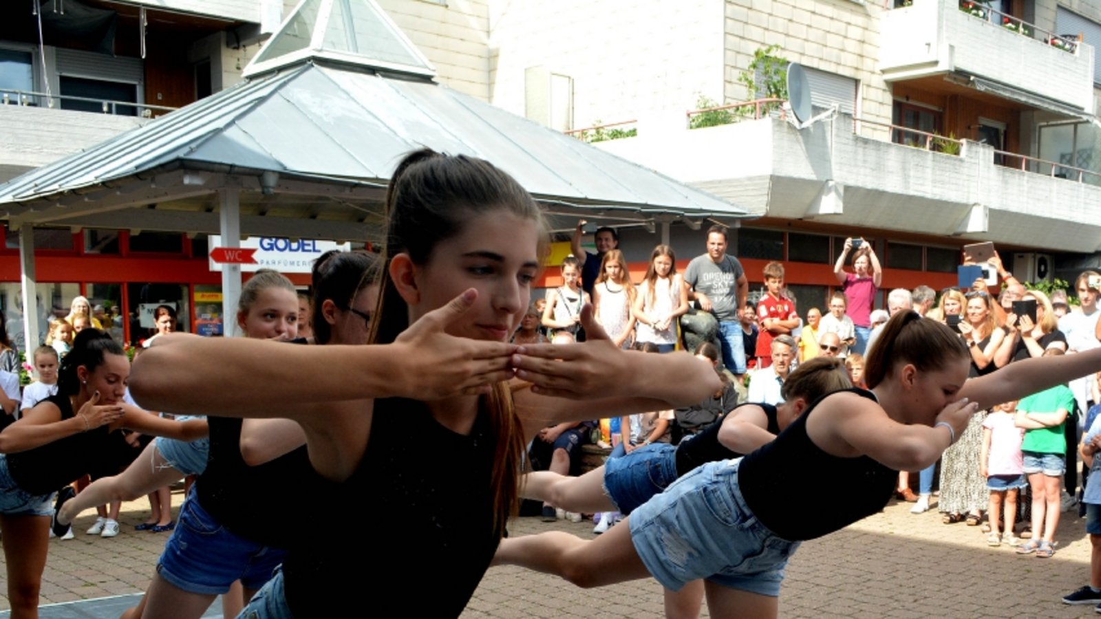 Die Dancing Stars machten ihrem Namen alle Ehre. Die Dancing Stars machten ihrem Namen alle Ehre.