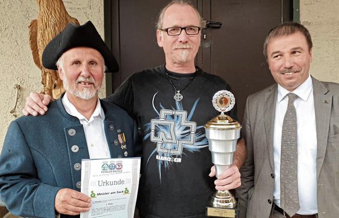 Sieger Rolf Espert (Mitte) mit Wolfgang Fessler (links) und Konrad Epple.