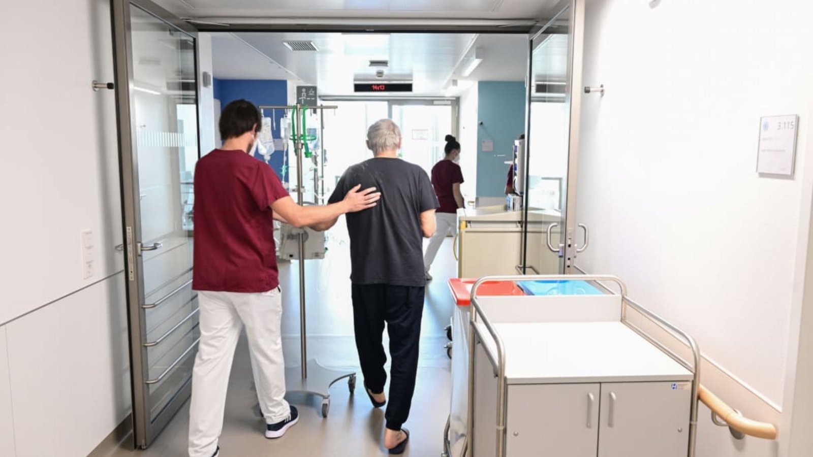 Wie weiter mit der Pflege? Die Zahl der Pflegebedürftigen steigt, die Kosten dementsprechend auch.Bernd Weißbrod/dpa Wie weiter mit der Pflege? Die Zahl der Pflegebedürftigen steigt, die Kosten dementsprechend auch.Bernd Weißbrod/dpa