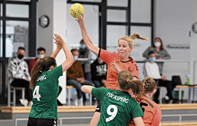 Sarah Dörr (hinten) und den Oberriexingerinnen haben wieder ihr Bestes gegeben.  Foto: Leitner