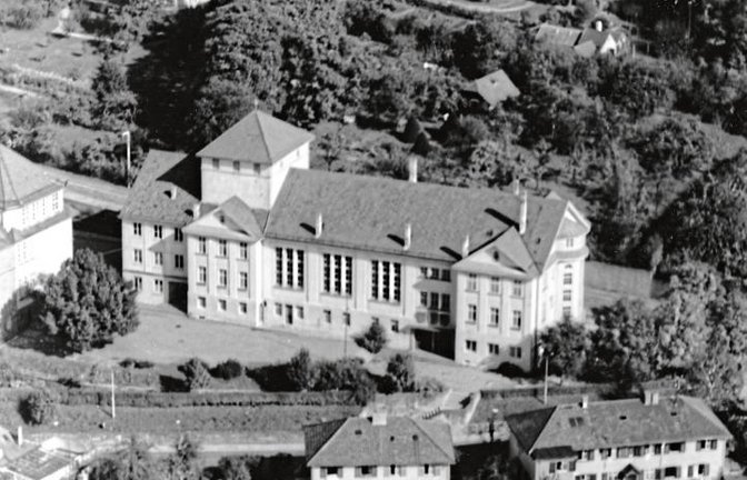 Die Luftaufnahme von 1958 zeigt den Uhlandbau.  Foto: Stadtarchiv Mühlacker/Zirbes