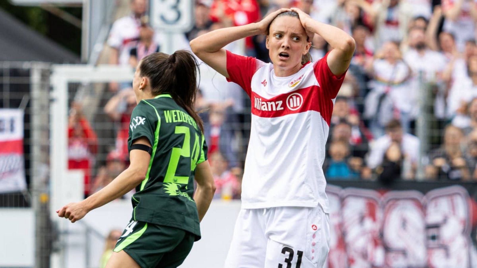Da war mehr drin: VfB-Angreiferin Verena Wieder ärgert sich über ihre vergebene Chance gegen den VfL Wolfsburg.IMAGO/STEINSIEK Da war mehr drin: VfB-Angreiferin Verena Wieder ärgert sich über ihre vergebene Chance gegen den VfL Wolfsburg.IMAGO/STEINSIEK
