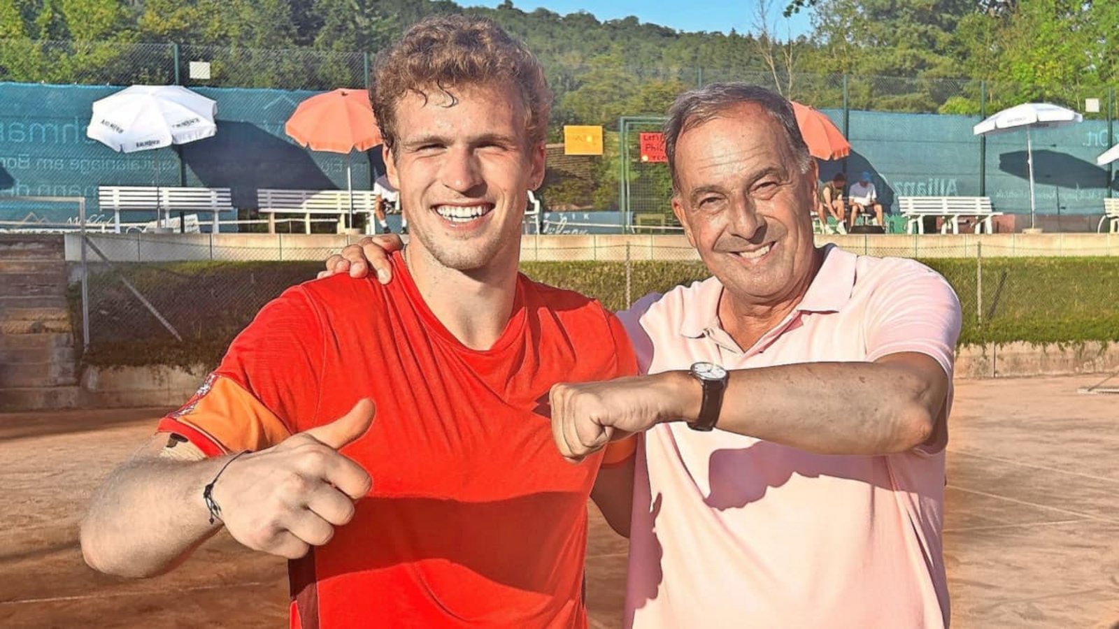 Das Happy End für Waldaus Nummer eins Daniel Siniakov und Geschäftsführer Thomas Bürkle (von links) ist ausgeblieben.TEC Waldau Das Happy End für Waldaus Nummer eins Daniel Siniakov und Geschäftsführer Thomas Bürkle (von links) ist ausgeblieben.TEC Waldau