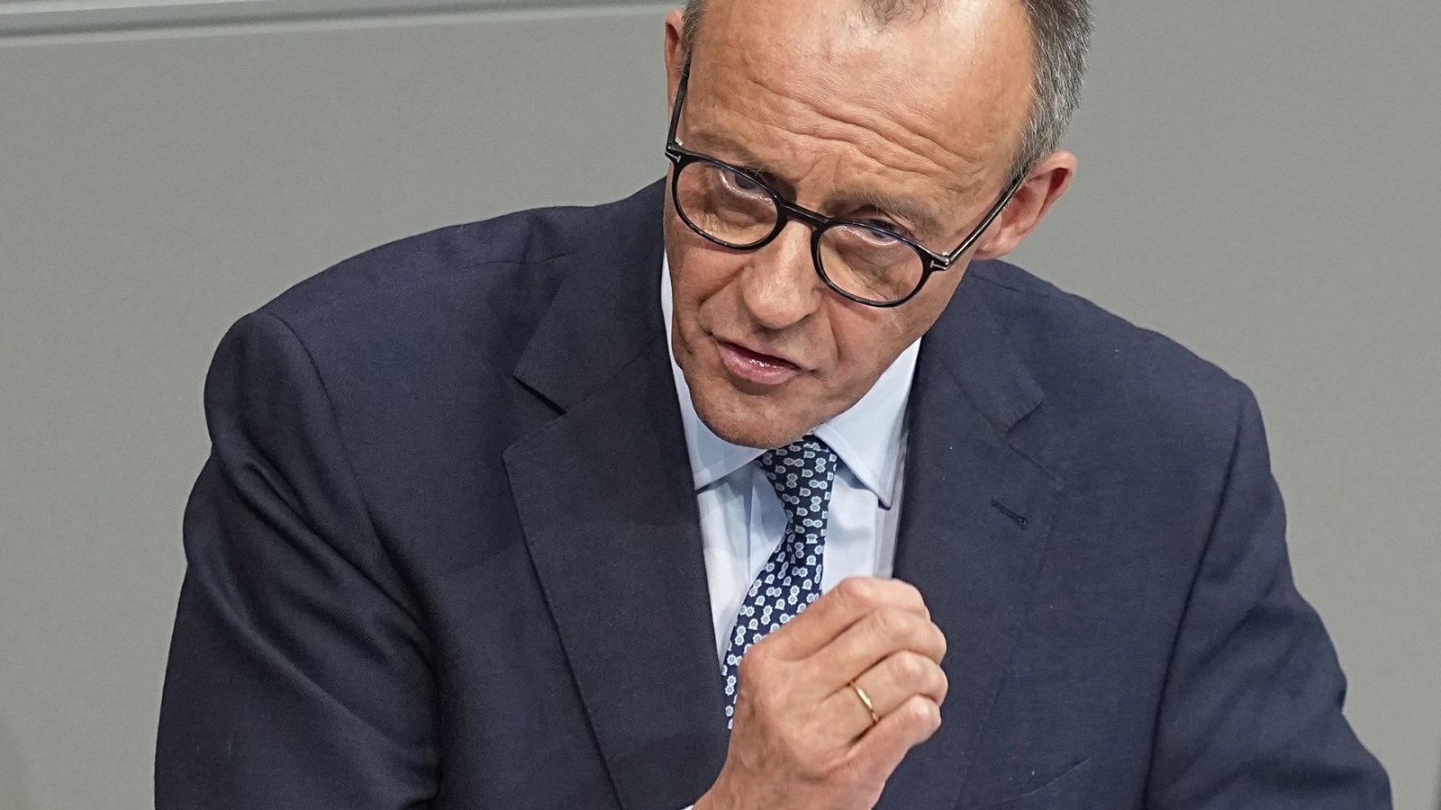 Unionskanzlerkandidat Friedrich Merz spricht im Bundestag.Foto: dpa/Michael Kappeler