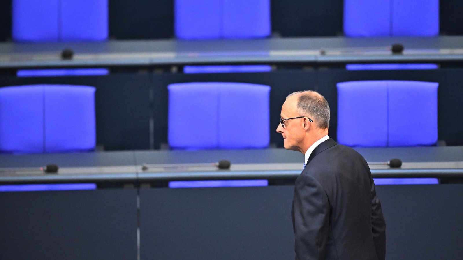 Friedrich Merz ist im ersten Wahlgang nicht zum Bundeskanzler gewählt worden - und der Dax gibt nach.Foto: Sebastian Gollnow/dpa Friedrich Merz ist im ersten Wahlgang nicht zum Bundeskanzler gewählt worden - und der Dax gibt nach.Foto: Sebastian Gollnow/dpa