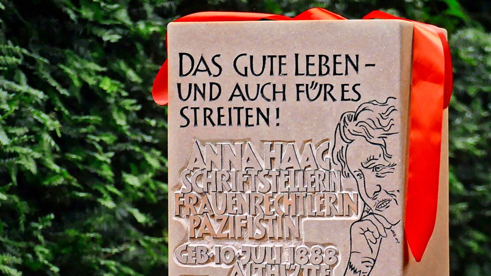 Das Anna-Haag-Denkmal auf dem Birkacher Friedhof wurde neu gestaltet.Foto: Torsten Schöll Das Anna-Haag-Denkmal auf dem Birkacher Friedhof wurde neu gestaltet.Foto: Torsten Schöll