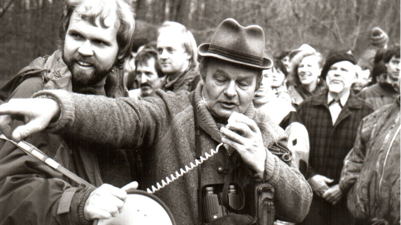Damals in Wyhl hielt Axel Mayer (ganz links) noch für andere das Megafon, später ergriff er  selbst das Wort. Der Redner im Bild ist Meinrad Schwörer, einer der Anführer des Widerstands in Wyhl.Foto: /Mayer