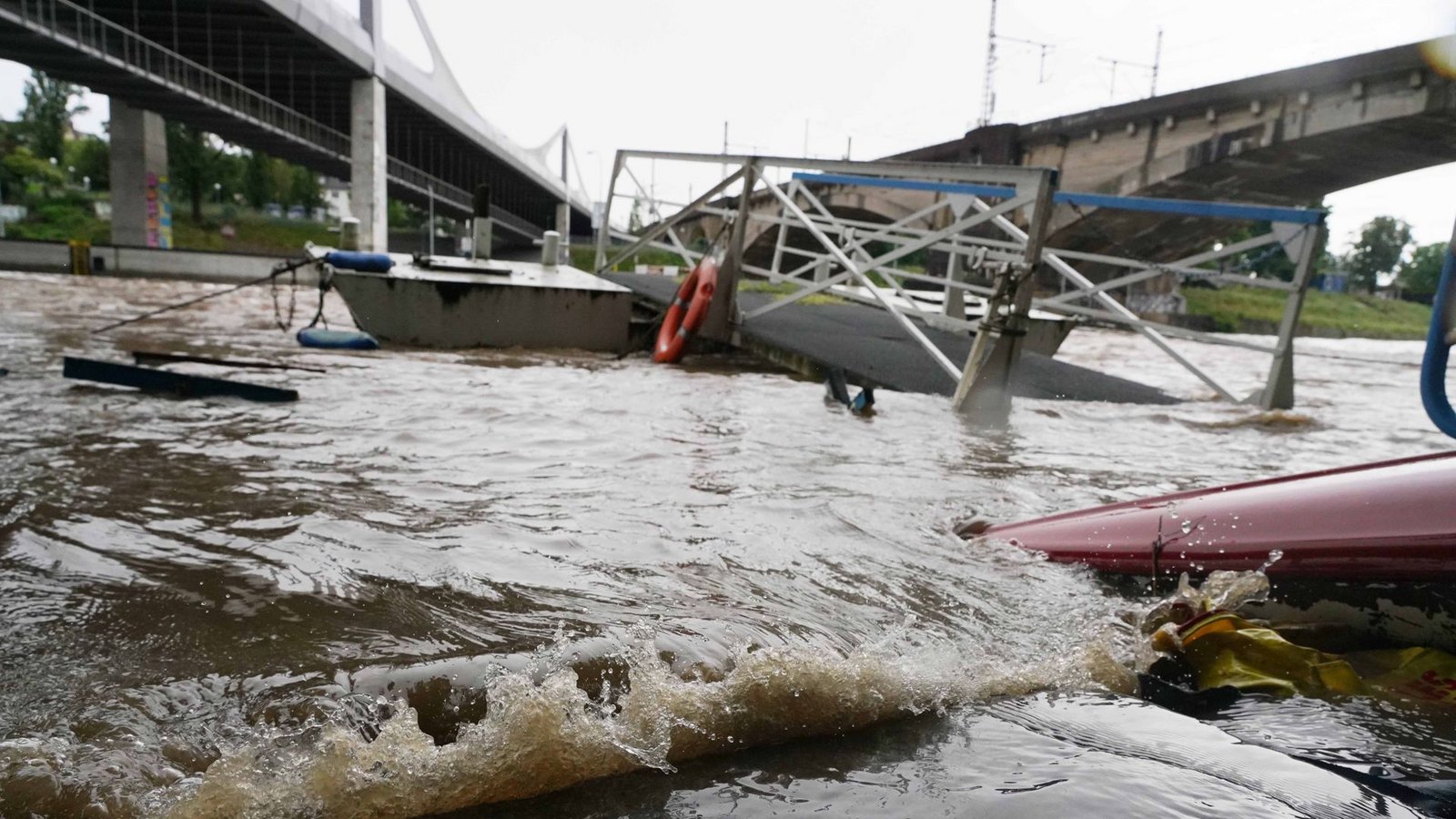 Wenn Starkregen fällt, schwillt auch der Neckar bei Stuttgart kurzfristig an.Foto: Andreas Rosar Fotoagentur/-Stuttgart