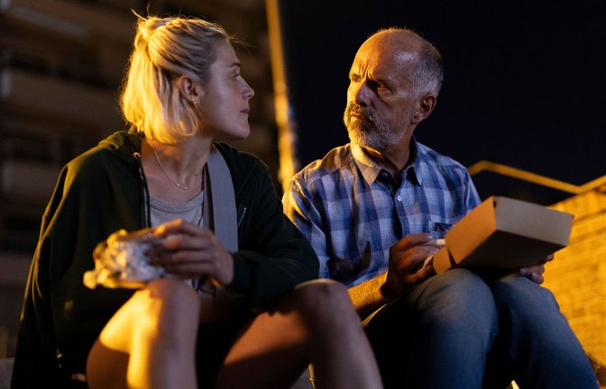 Tochter Les (Mala Emde) mit Papa Bert (Christoph Maria Herbst)<span class='image-autor'>Foto: Frizzi Kurkhaus/Wüste Medien/dp</span>