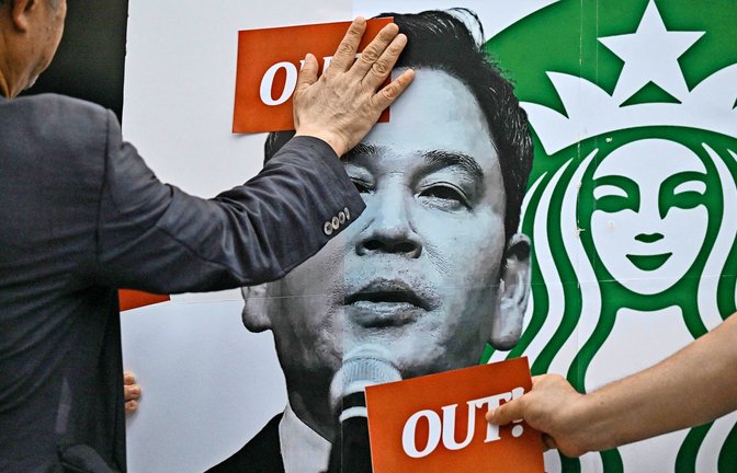 Die Proteste gegen die US-Cafékette und Chung Yong-jin, Vorsitzender der Shinsegae Group, die Starbucks in Südkorea vertreibt, sind erheblich.<span class='image-autor'>Foto: AFP/Pedro Pardo</span>