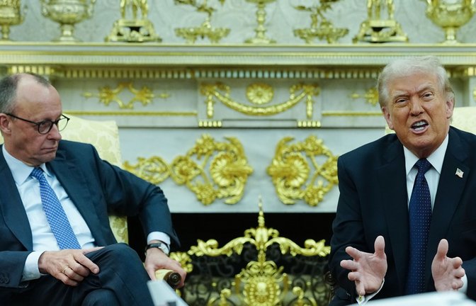 US-Präsident Trump (r.) greift Bundeskanzler Merz (l.) wieder an. (Archivbild)<span class='image-autor'>Foto: Kay Nietfeld/dpa</span>