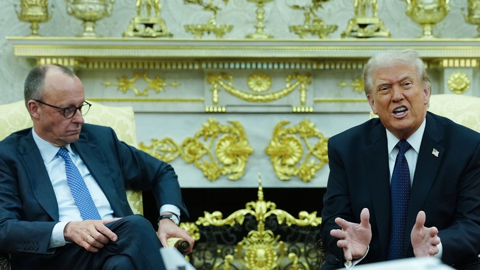 US-Präsident Trump (r.) greift Bundeskanzler Merz (l.) wieder an. (Archivbild)Foto: Kay Nietfeld/dpa