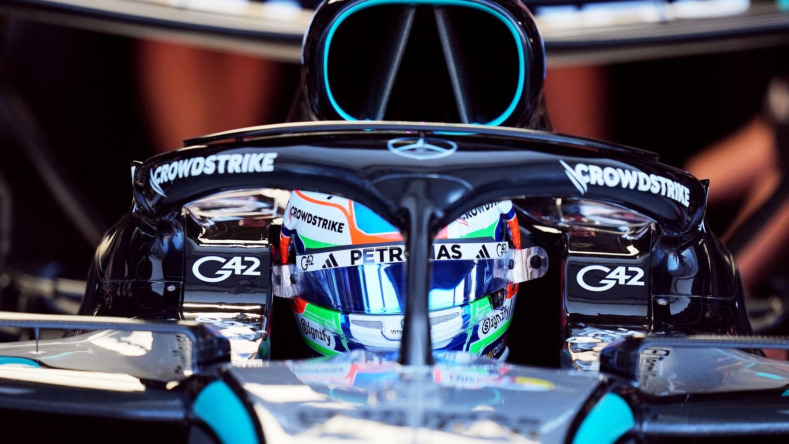 Der italienische Mercedes-Pilot Kimi Antonelli steuert sein Auto beim Qualifying vor dem Großen Preis von Miami.Foto: Rebecca Blackwell/Pool AP/AP/dpa