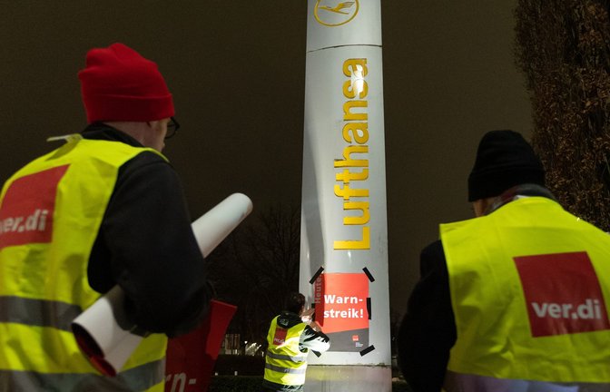 Bei der Lufthansa hat der zweite Warnstreik des Bodenpersonals begonnen. Das Unternehmen rechnet mit Hunderten Flugausfällen und mehr als 100.000 betroffenen Passagieren.<span class='image-autor'>Foto: Bodo Marks/dpa</span>