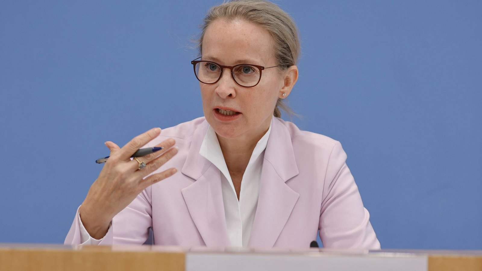 Juristin Frauke Brosius-Gersdorf kandidiert auf Vorschlag der SPD – muss aber wohl auf die Vizepräsidentschaft verzichten.Foto: IMAGO/Metodi Popow Juristin Frauke Brosius-Gersdorf kandidiert auf Vorschlag der SPD – muss aber wohl auf die Vizepräsidentschaft verzichten.Foto: IMAGO/Metodi Popow