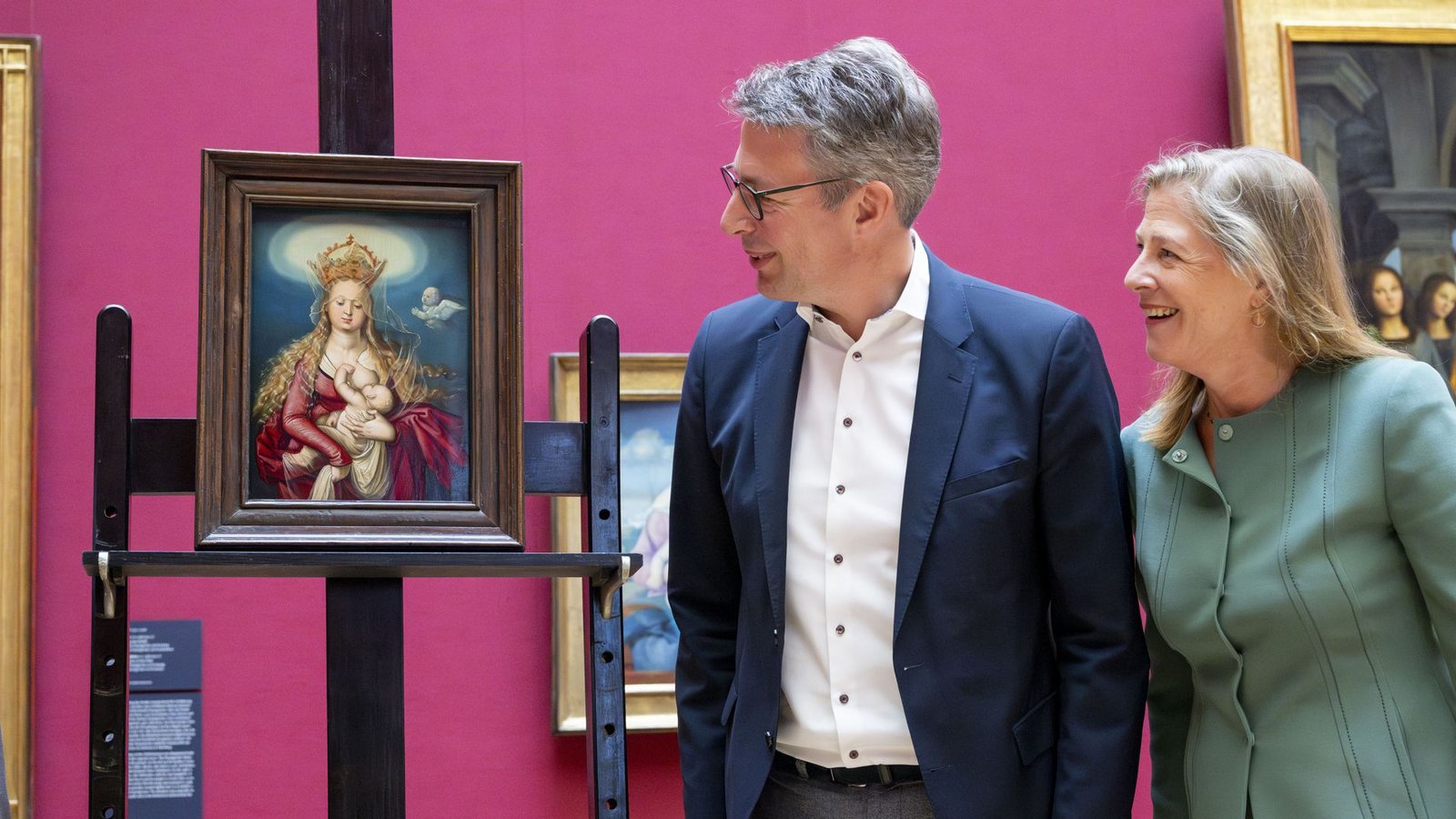 Elisabeth Prinzessin zu Sayn-Wittgenstein, Vorsitzende des Pinakotheks-Vereins,und Markus Blume (CSU), Staatsminister für Wissenschaft und Kunst, bei der Präsentation von „Maria als Himmelskönigin“ in der Alten Pinakothek.Foto: dpa/Peter Kneffel