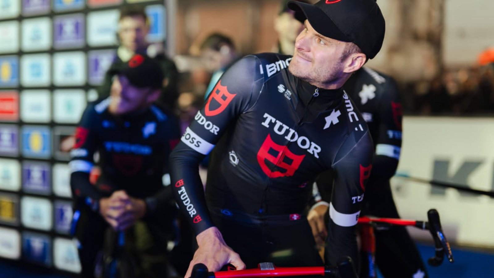 Alexander Krieger sitzt beim Team Tudor inzwischen nicht mehr im Sattel, sondern hat organisatorische Aufgaben.Imago/Beautiful Sports