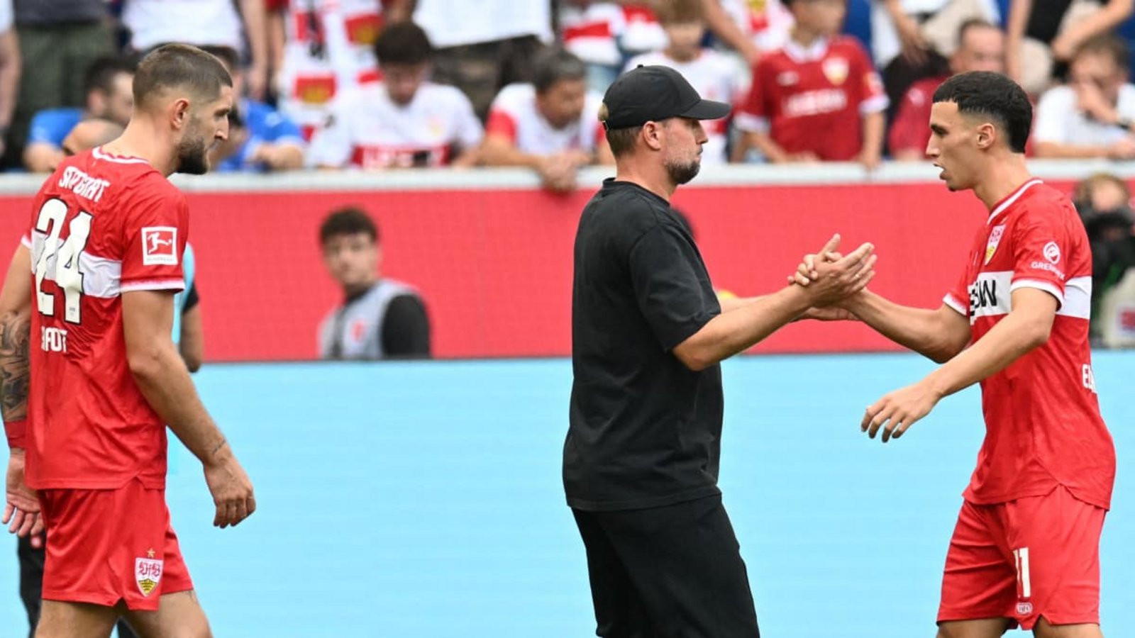 VfB-Trainer Sebastian Hoeneß musste mit seinem Team um Bilal El Khannouss und Jeff Chabot die zweite Saison-Niederlage hinnehmen.THOMAS KIENZLE/afp VfB-Trainer Sebastian Hoeneß musste mit seinem Team um Bilal El Khannouss und Jeff Chabot die zweite Saison-Niederlage hinnehmen.THOMAS KIENZLE/afp
